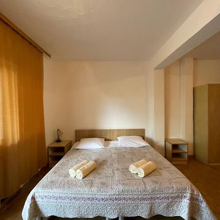 Apartmani Ivanka Starigrad Paklenica Exterior foto