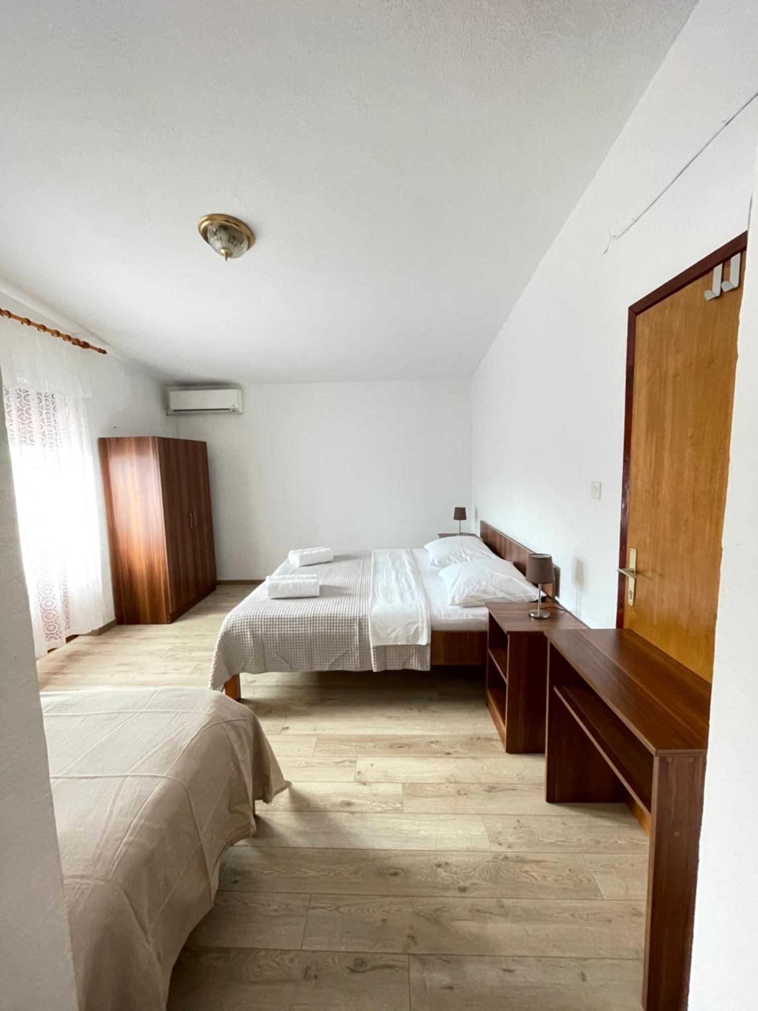 Apartmani Ivanka Starigrad Paklenica Exterior foto