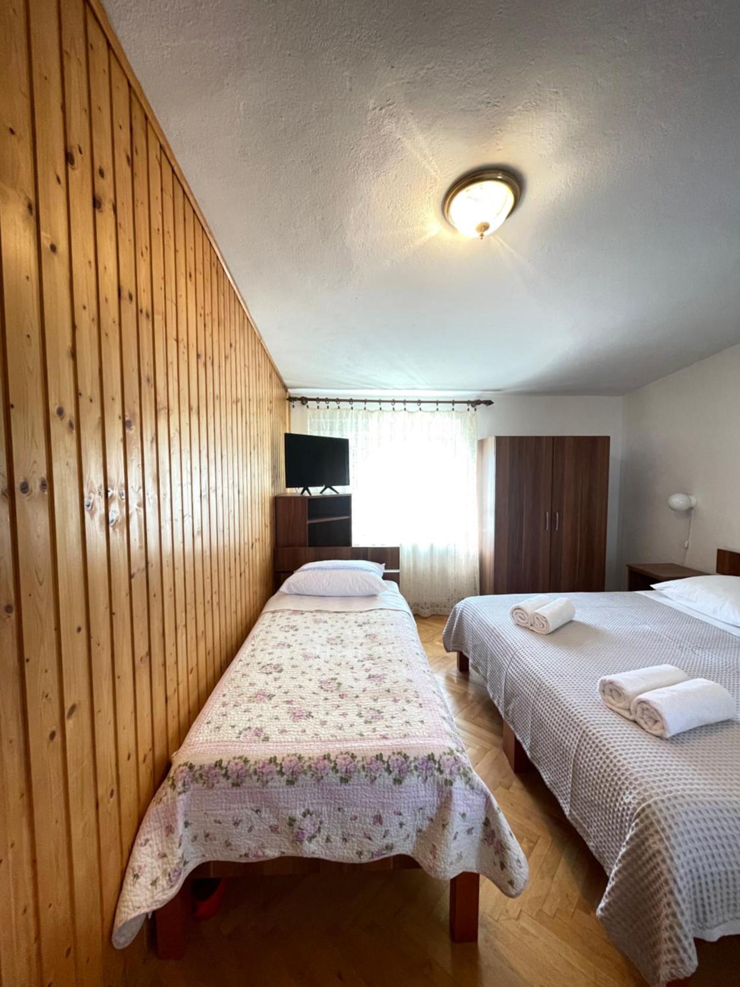 Apartmani Ivanka Starigrad Paklenica Exterior foto
